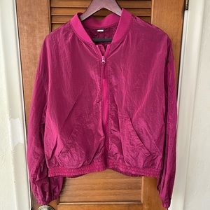 Fuchsia cropped wind breaker